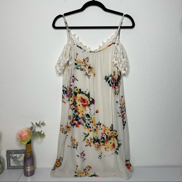 Xhilaration Cold Shoulder Crochet Floral Mini Dress - Medium - Picture 3 of 11